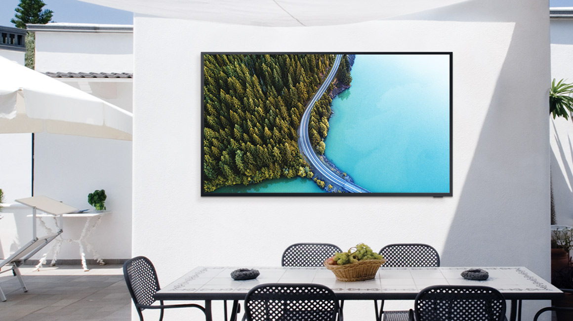 Le téléviseur extérieur 4K de 85 pouces de Samsung est son plus grand à ce jour - et son premier avec mini-LED