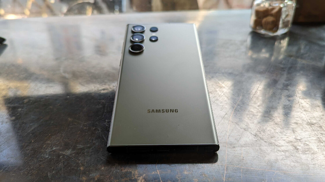 Le Samsung Galaxy S24 Ultra pourrait égaler le prochain iPhone en ayant trop de stockage