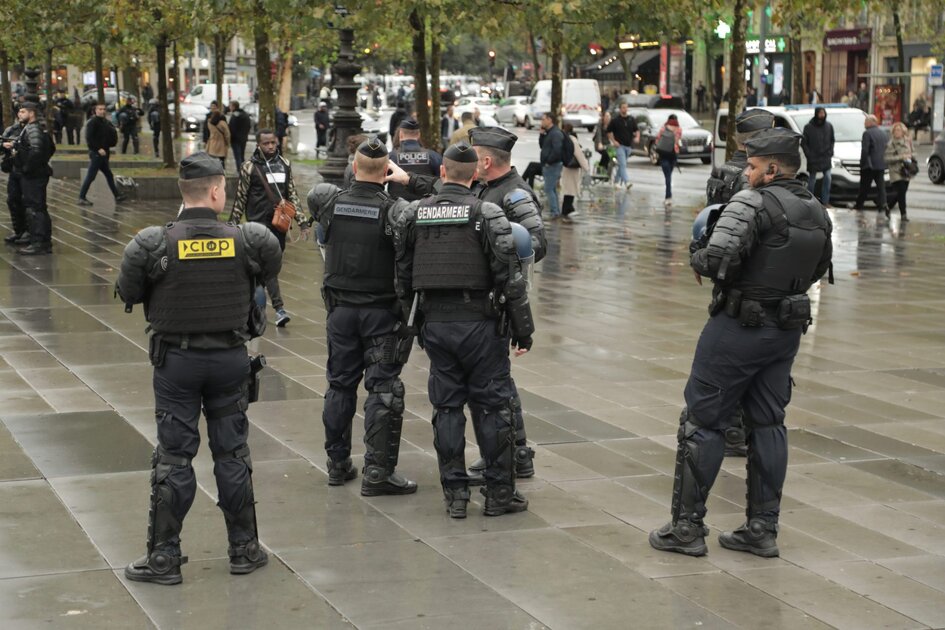 France : 100 alertes à la bombe et une femme criant Allah Akbar blessée par la police