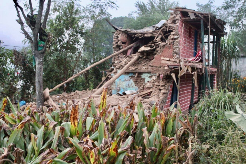 128 morts dans un séisme au Népal qui ébranle la proche New Delhi