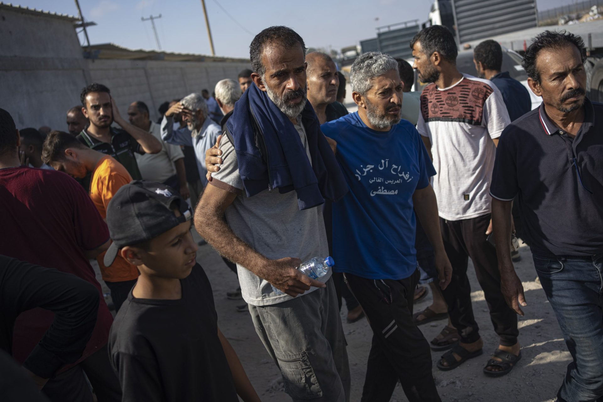 "Désire mourir avec ma famille": Employés et patients de Gaza coincés en Cisjordanie