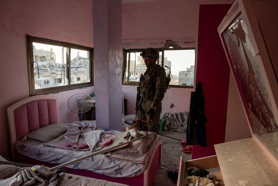 Frappes israéliennes sur des maisons et hôpitaux à Gaza
