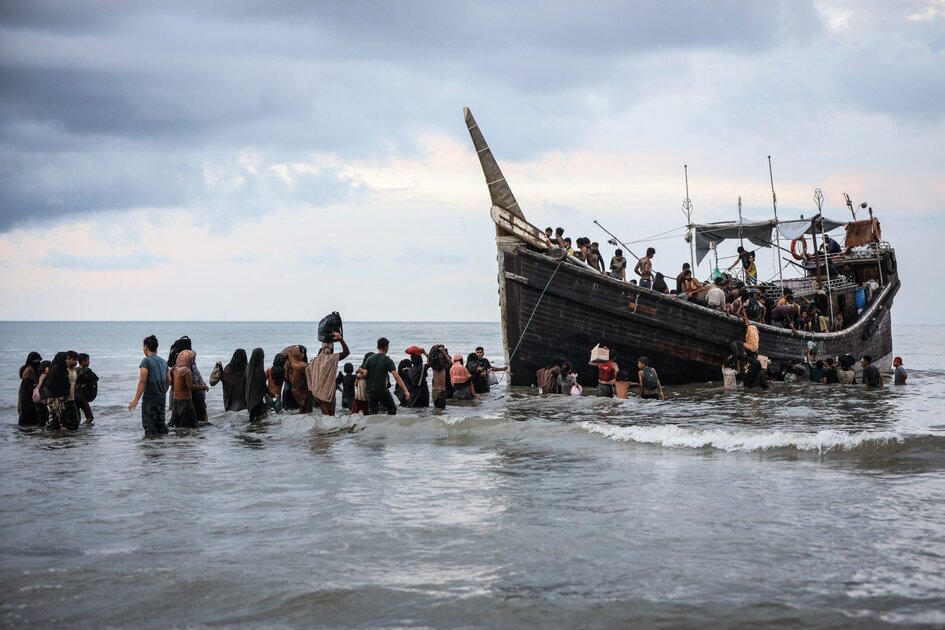 Indonésie : crise des réfugiés avec un bateau Rohingya rejeté en mer
