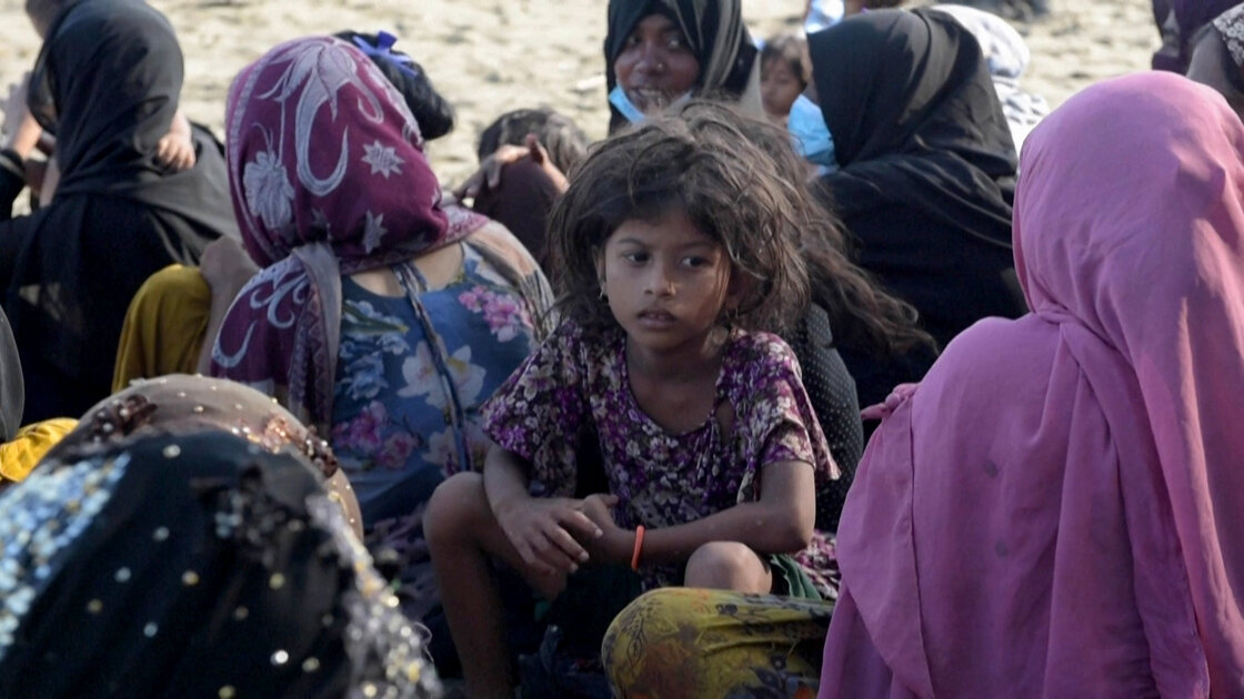 Centaines de réfugiés rohingyas bloqués en Indonésie