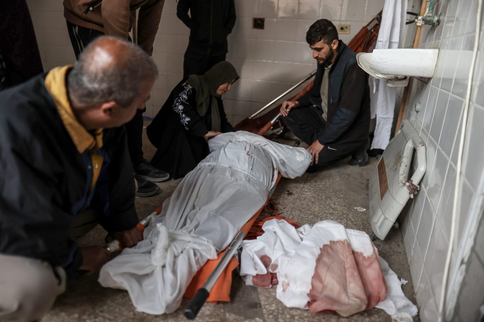 Des dizaines de martyrs à Jabaliya et Rafah, l'hôpital Al-Awda transformé en caserne