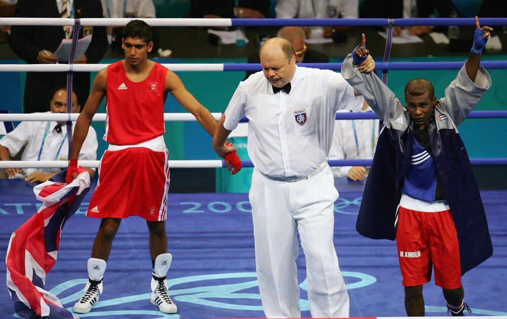 Le boxeur Amir Khan refuse d'acheter médaille olympique