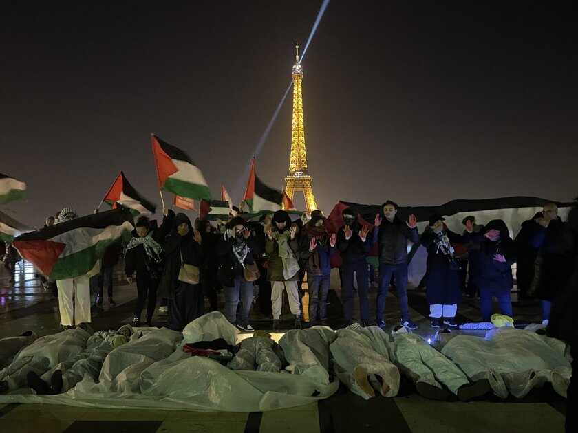 Manifestation en linceuls à Paris en soutien à Gaza
