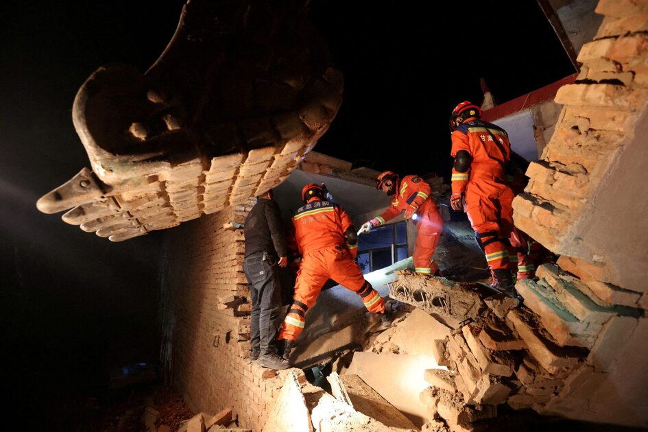Plus de 100 morts dans un séisme au nord de la Chine
