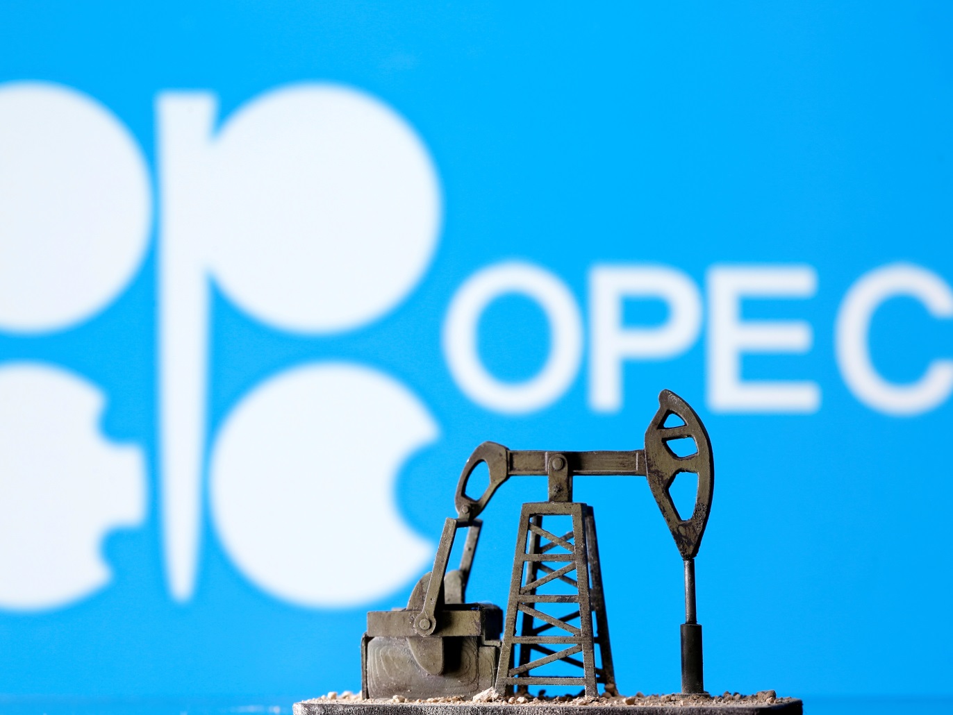Réduction volontaire de 2,2M barils par l'OPEP+ et baisse des prix