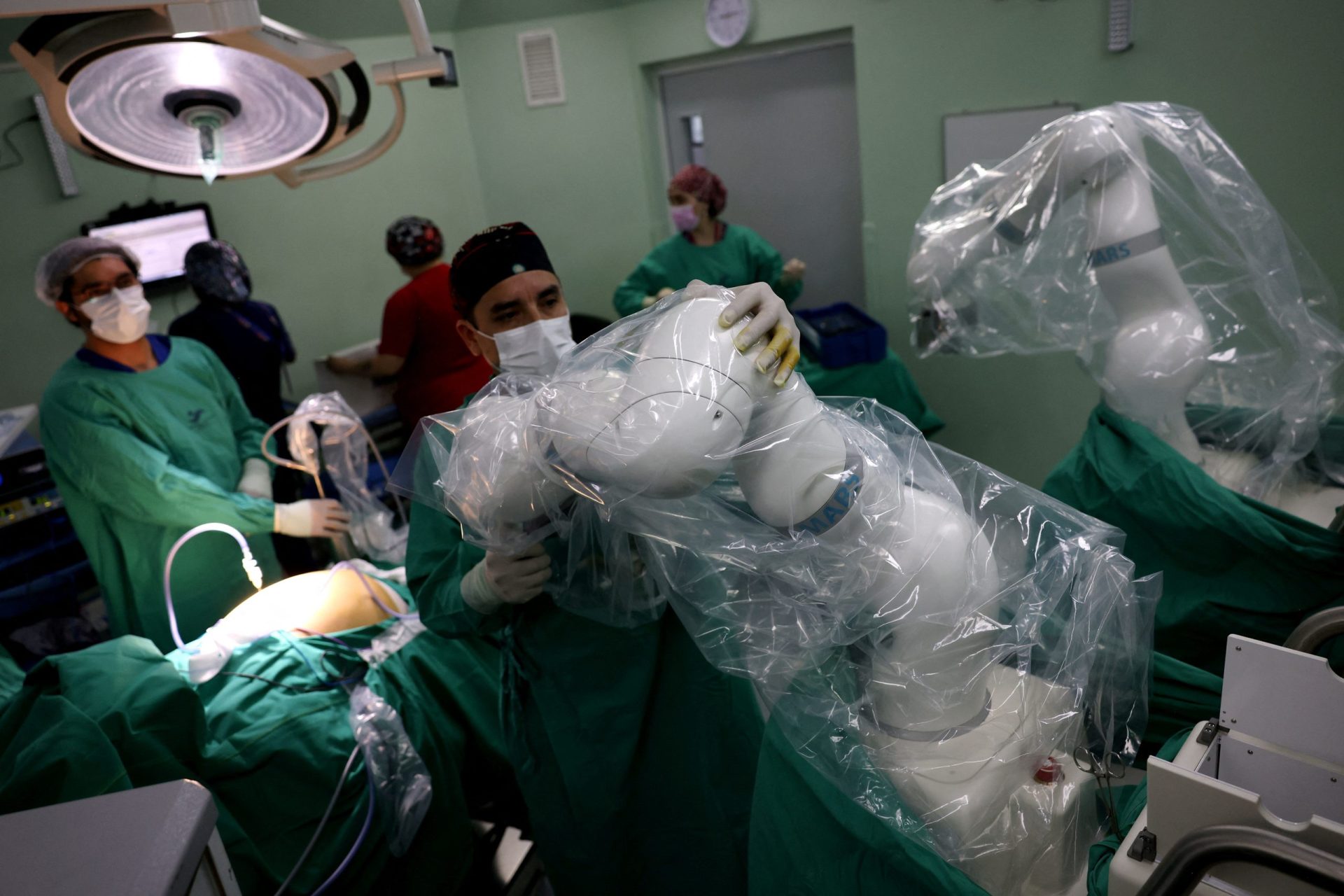 Un robot médical réalise sa première opération au Chili