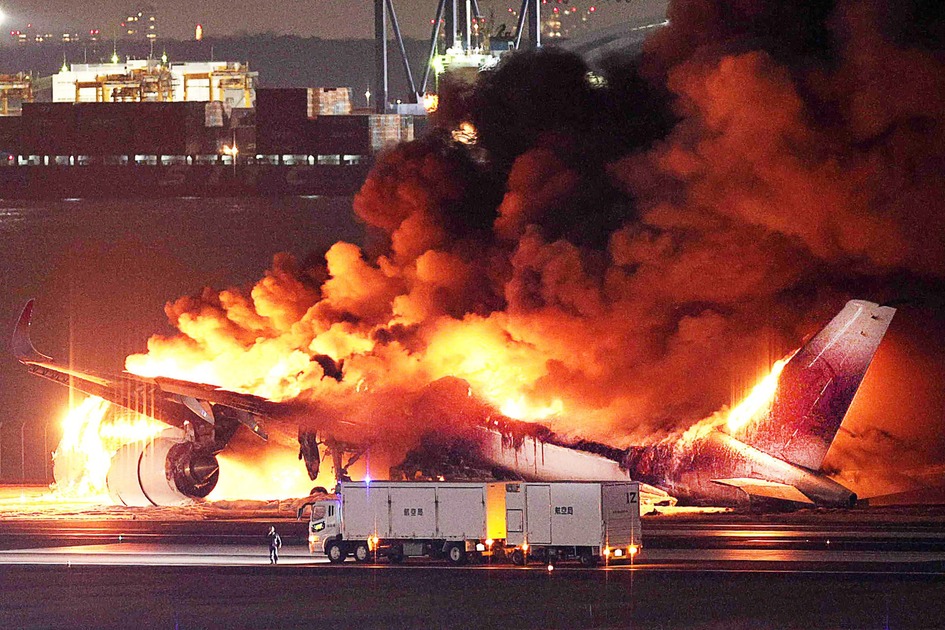 5 morts dans le crash d'un avion japonais après collision