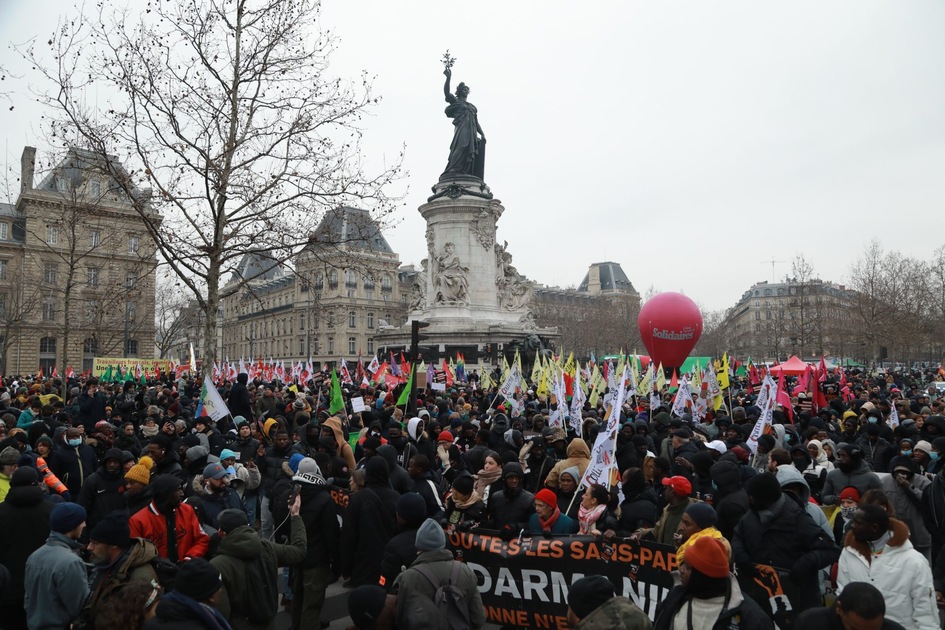 Des milliers manifestent en France contre la nouvelle loi sur l'immigration