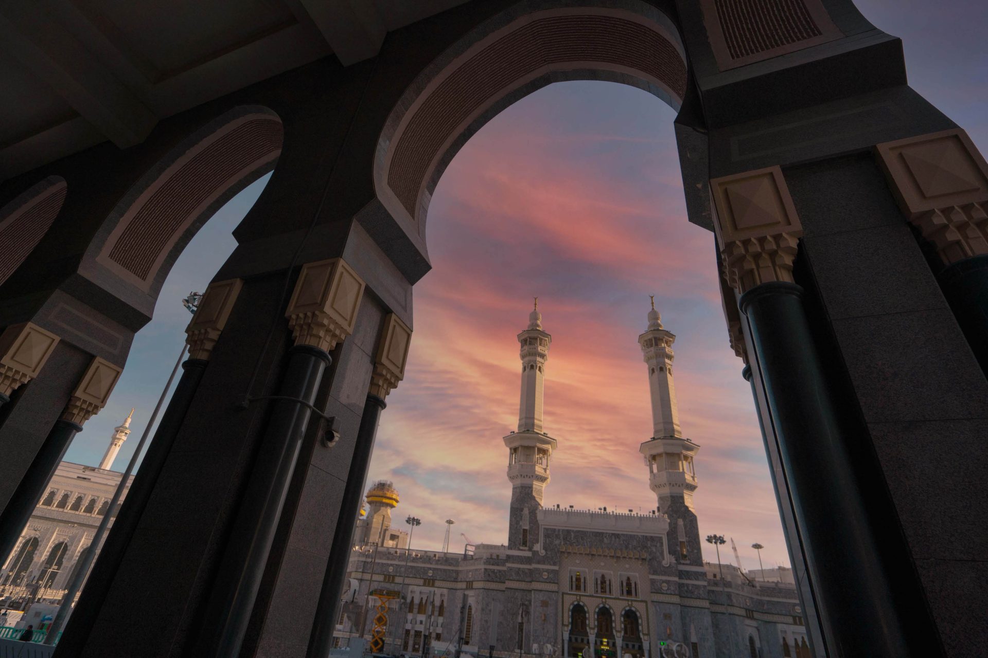 Mecque inaugure la plus haute salle de prière suspendue de 650 tonnes pour 520 personnes
