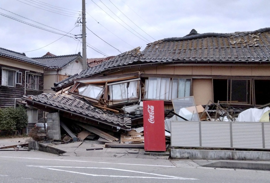 Séisme de 7.4 déclenche un tsunami au Japon