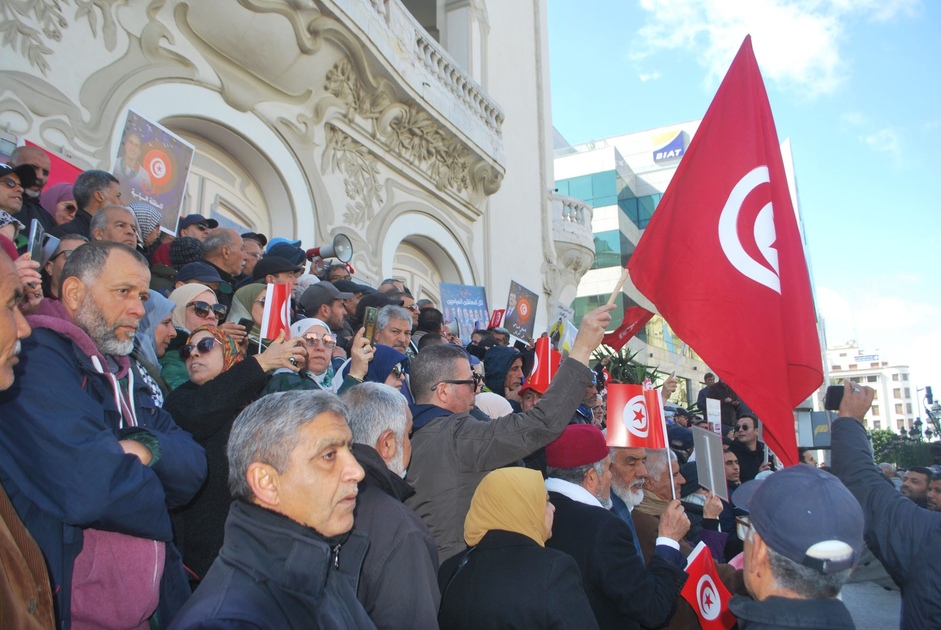 99 violations et condamnation d'un blogueur critiquant le président tunisien