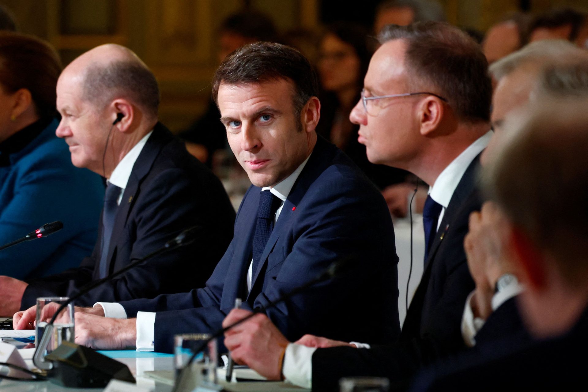 Avancées Russes, Soutien à l'Ukraine en Doute, Macron Prêt à Agir