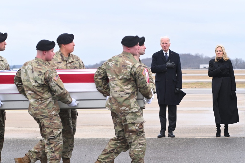 Biden annonce le début de la réponse américaine au Moyen-Orient