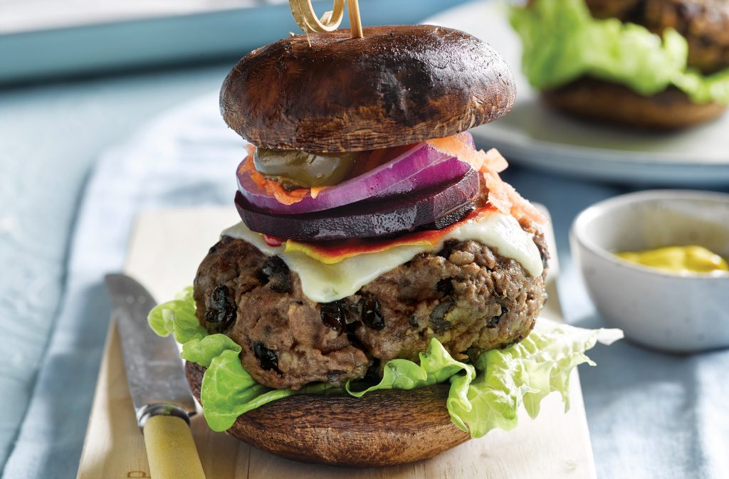 Burgers bœuf et haricots avec pains champignon