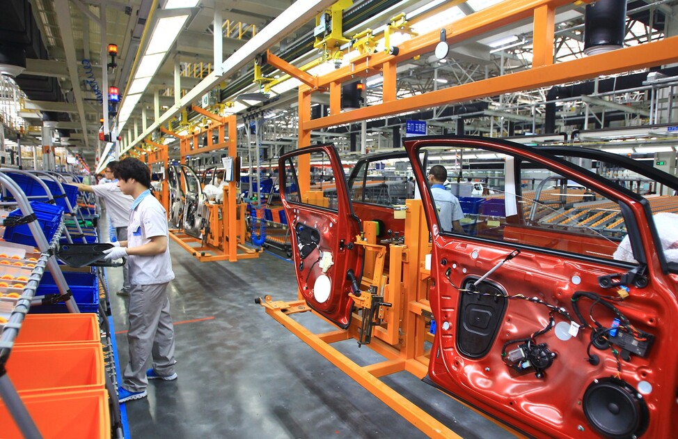 Des constructeurs automobiles risquent d'utiliser le travail forcé ouïghour en Chine, selon un rapport