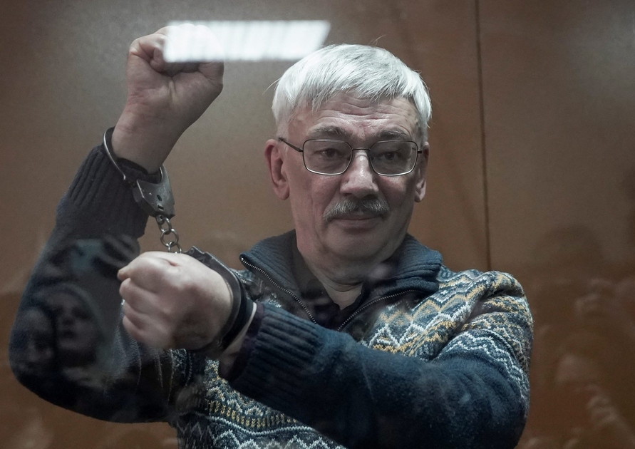 L'activiste russe Oleg Orlov condamné à 30 mois de prison
