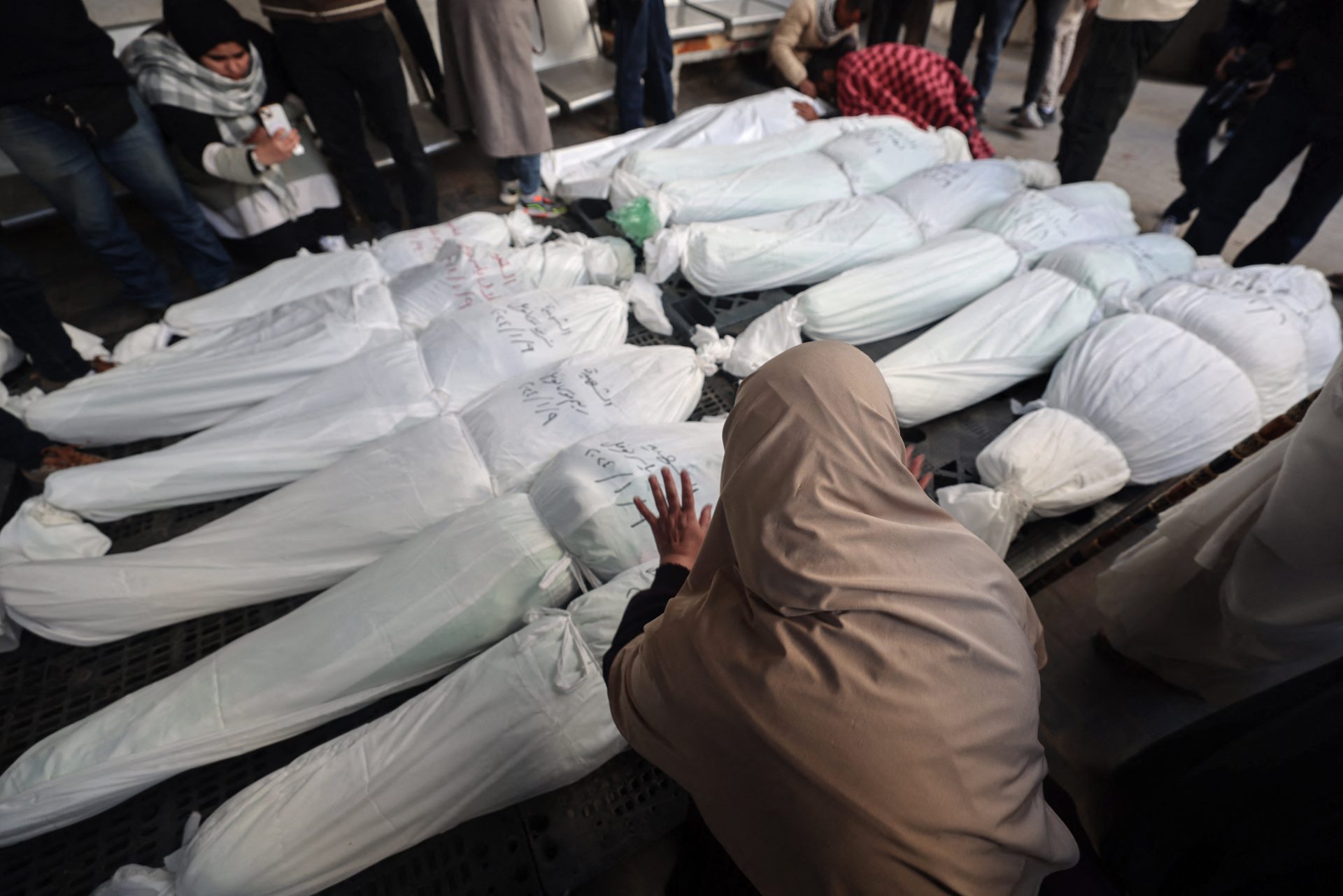 Montée du bilan des victimes à Gaza, siège renforcé sur l'hôpital Nasser