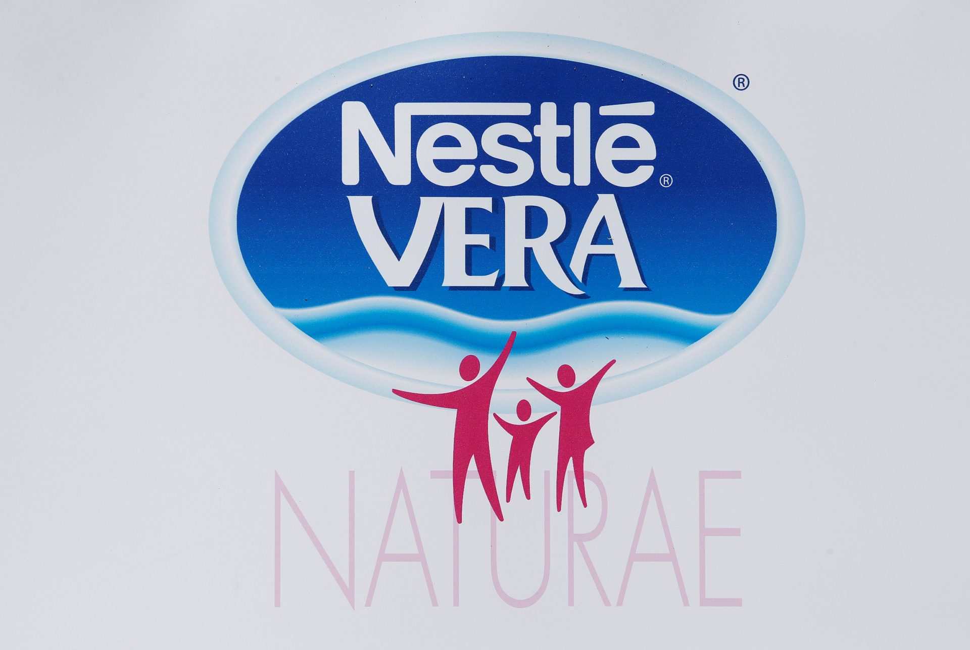 Nestlé admet utiliser des traitements interdits dans ses eaux