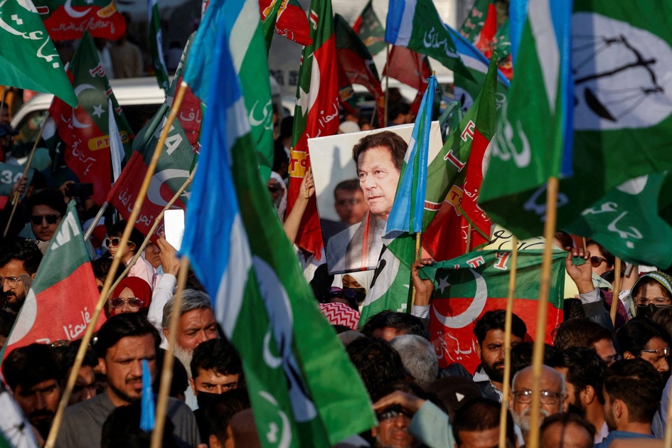Pakistan annonce résultats finals, le parti d'Imran Khan en tête