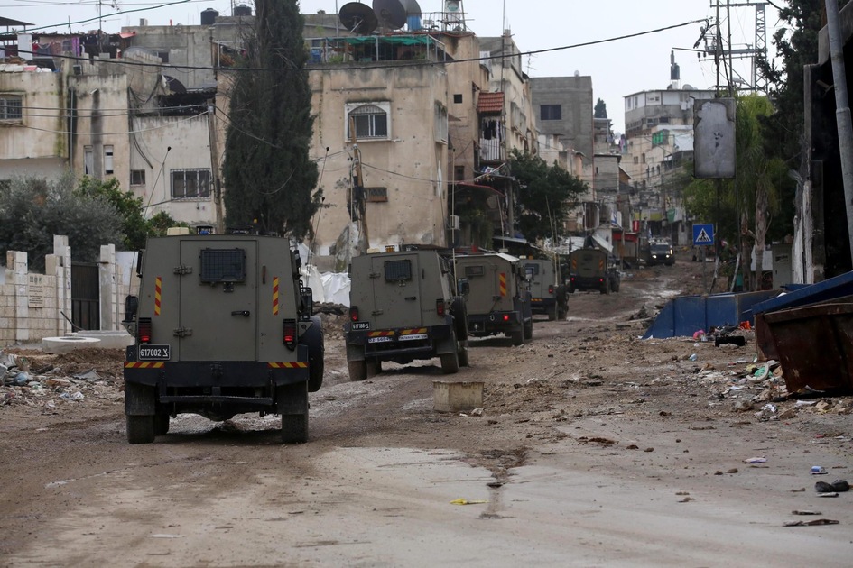 Raid en Cisjordanie et intrusion à Al-Aqsa par des colons