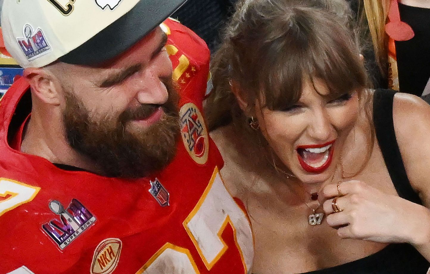 Taylor Swift arbore un collier très significatif lors du Super Bowl