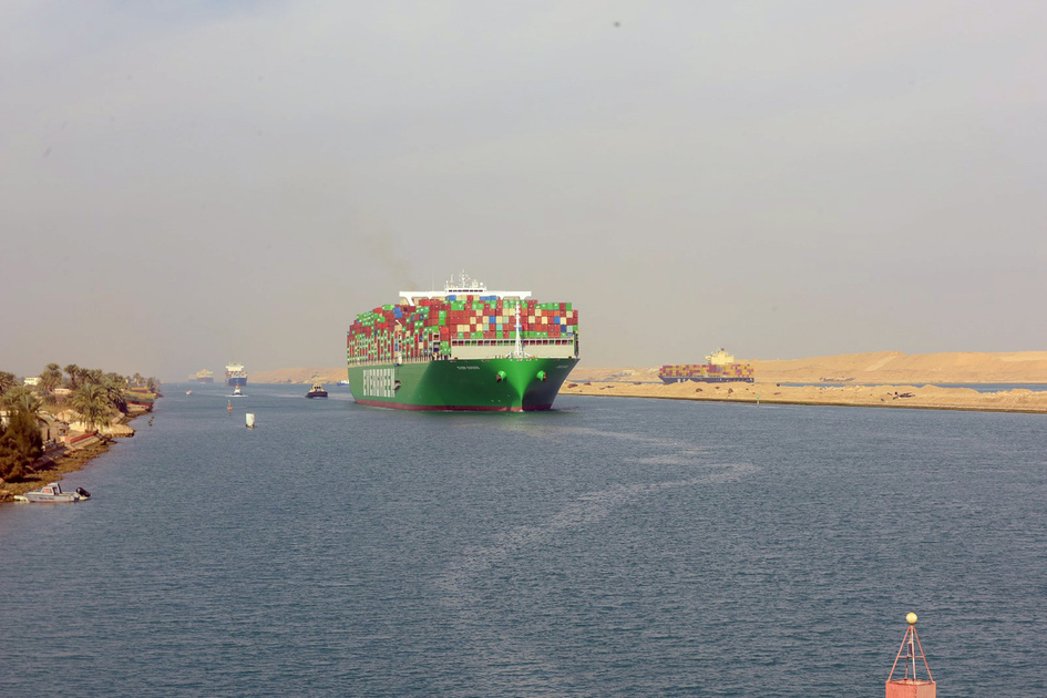 Ambitions freinées - L'utilité du doublement complet du canal de Suez