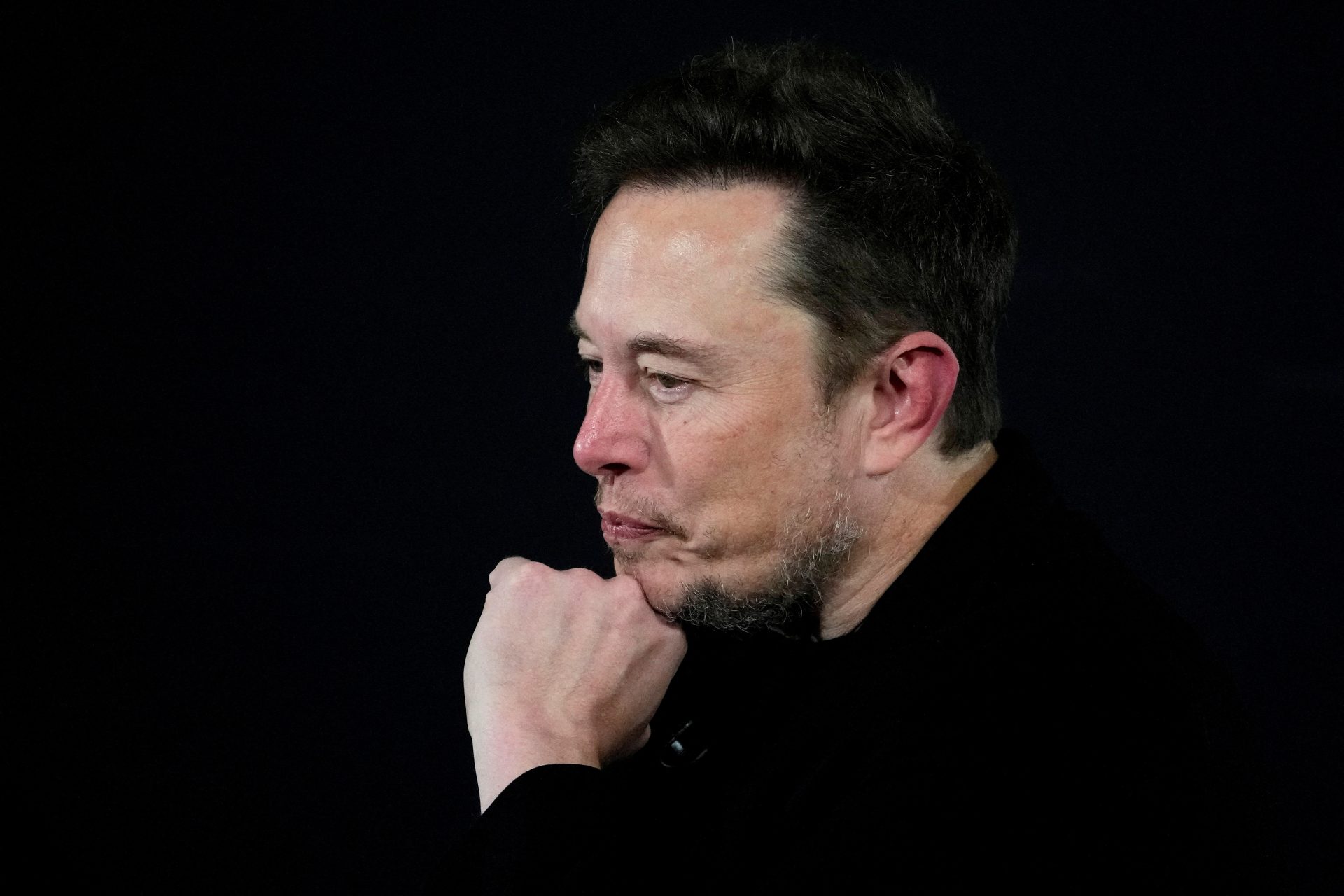 Elon Musk attaque OpenAI et son PDG pour égoïsme lucratif