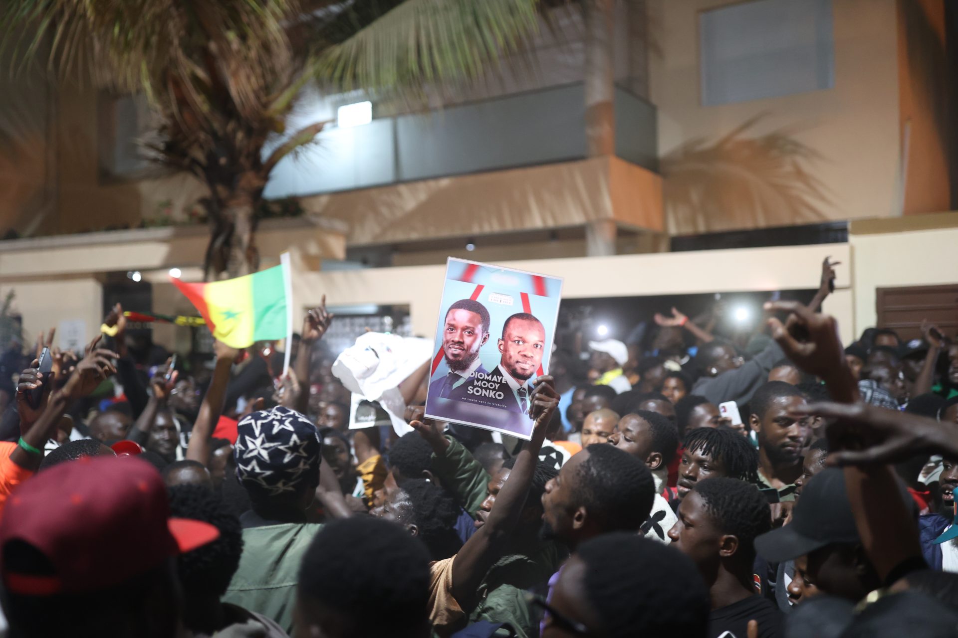 Sénégal libère Sonko et allié, candidats à la présidence