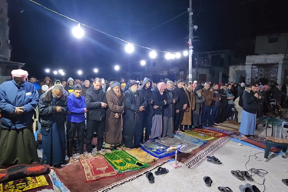 Sur les ruines des mosquées, les Gazaouis célèbrent Tarawih