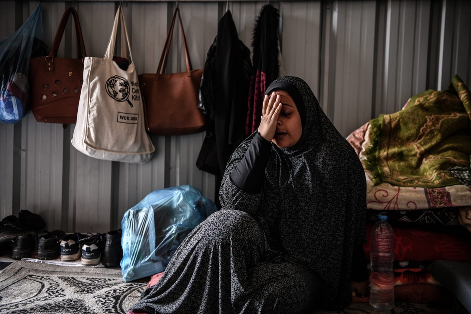 Une mère palestinienne cherche la tombe de ses 4 enfants depuis 4 mois