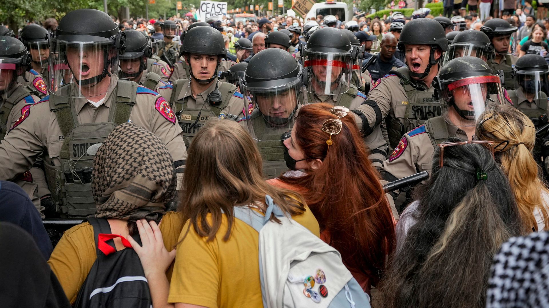 Arrestations à UT Austin et suspension d'étudiants pro-Palestine à Columbia