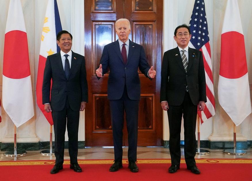 Biden rencontre le président philippin et avertit la Chine
