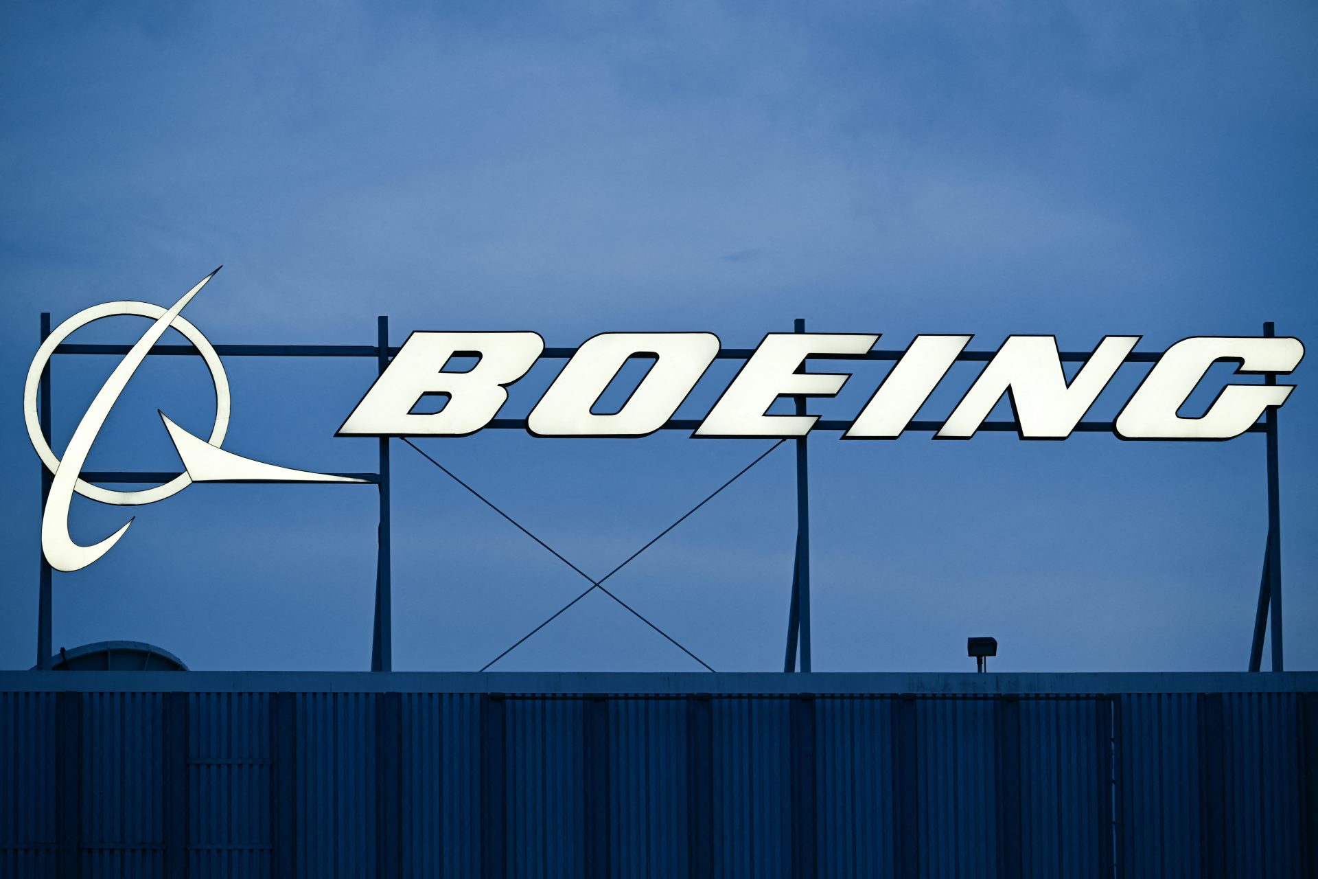Boeing face à 32 plaintes de lanceurs d'alerte et un décès examiné