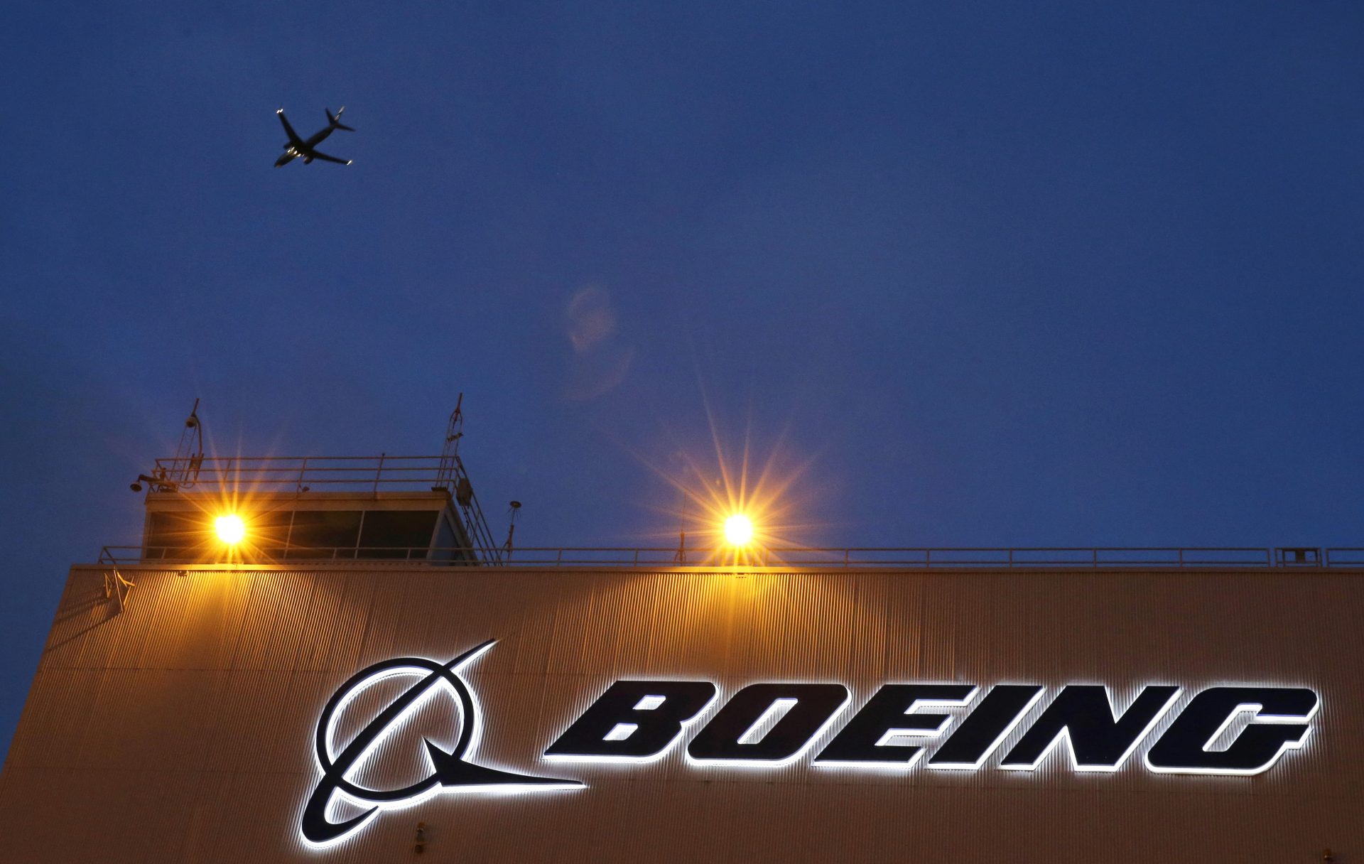 Capot moteur d'un Boeing Southwest tombe au décollage à Denver