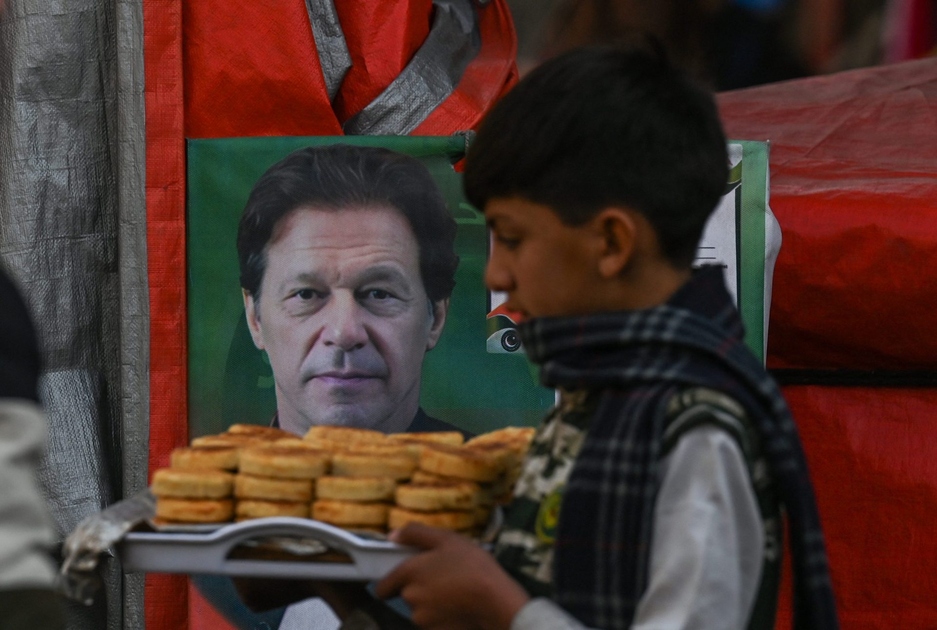 Cour au Pakistan suspend peine de prison d'Imran Khan pour cadeaux d'État