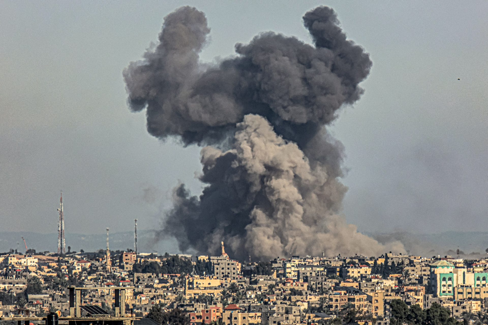 Dizaines de martyrs dans frappes sur Gaza, Israël alerte sur obus