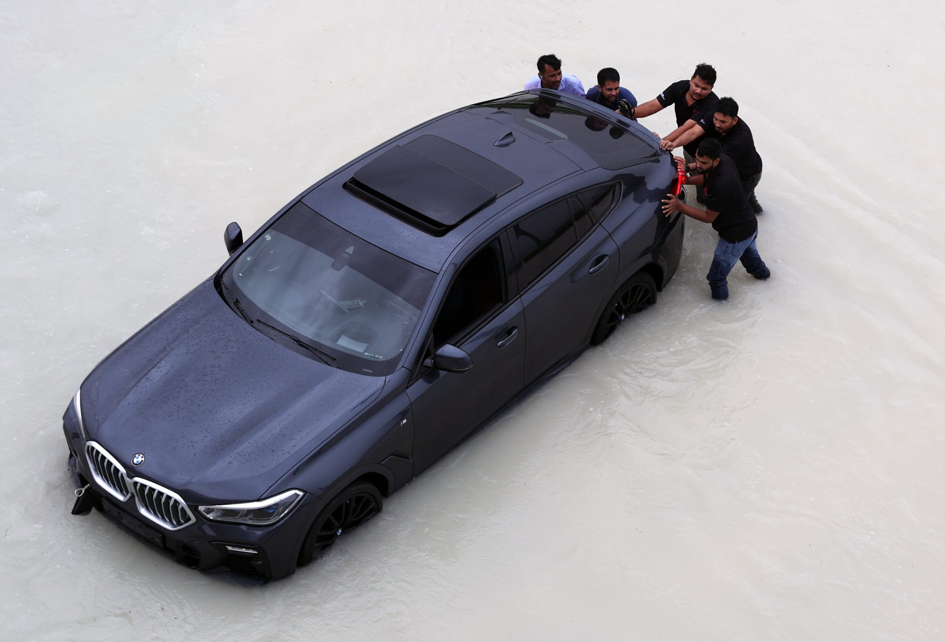 Dubai sous le choc des inondations après des pluies record aux EAU