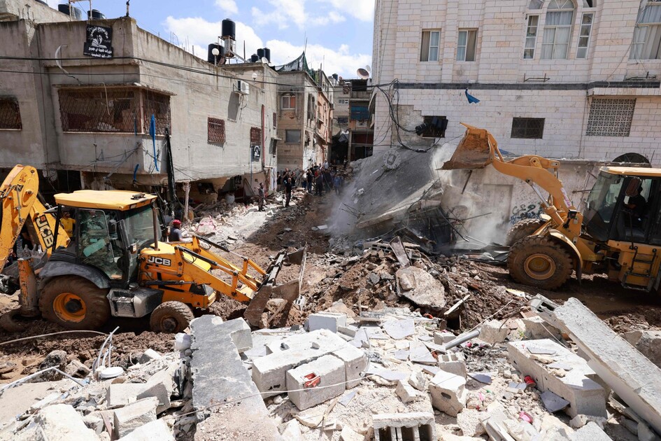 L'occupation arrête 25 Palestiniens et démolit des maisons en Cisjordanie
