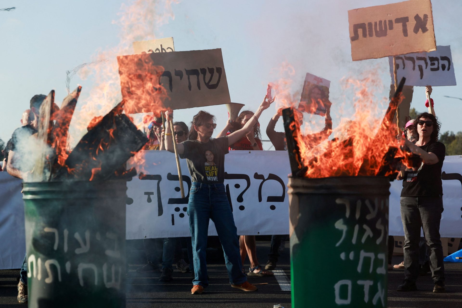 Manifestants israéliens bloquent autoroute à Tel Aviv