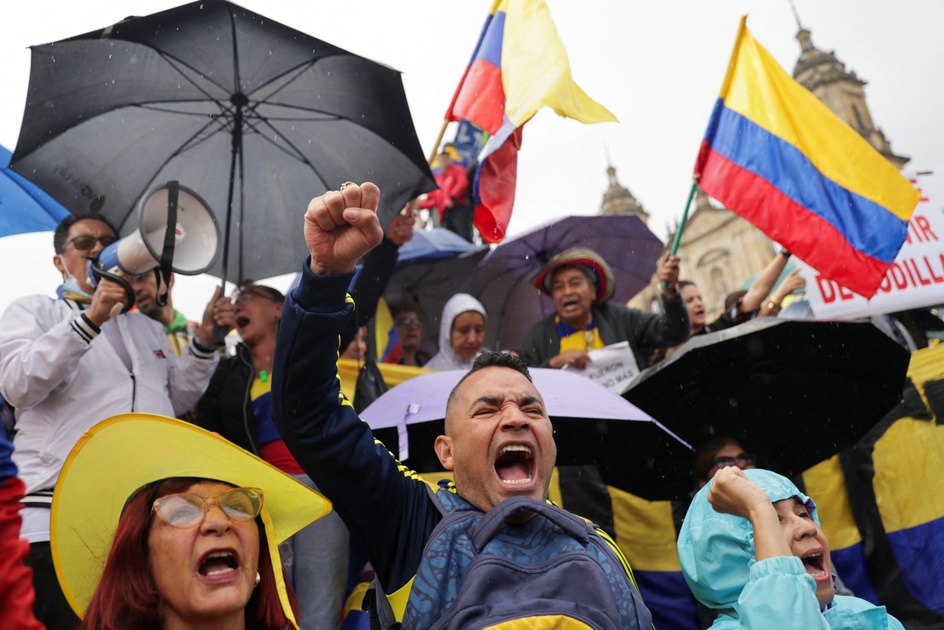 Manifestations massives contre les réformes du président colombien