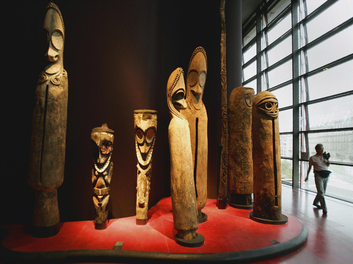 Musées français envisagent restitution d'œuvres africaines volées
