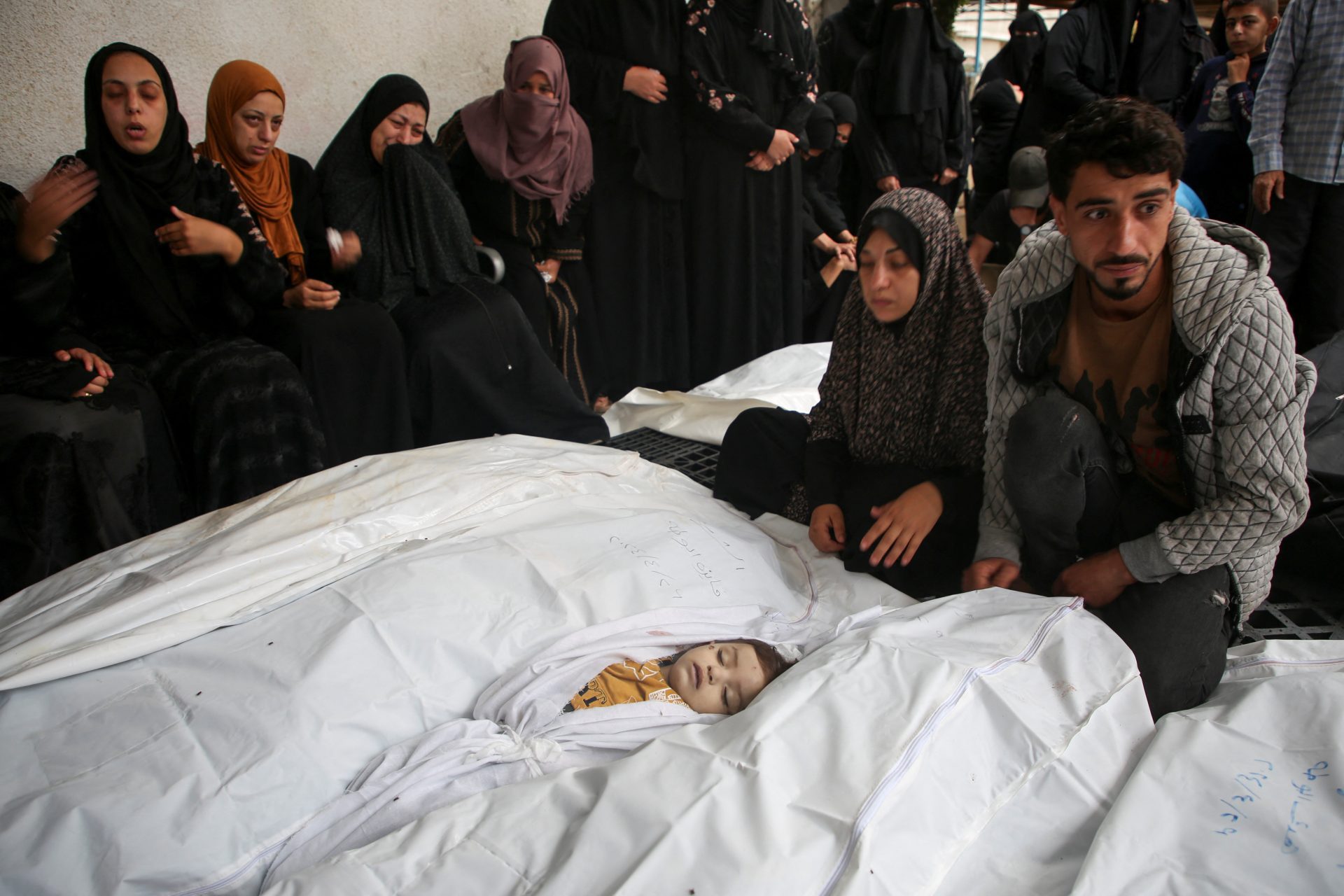 Nouveaux martyrs à Rafah et Nusseirat, médicaments en péril à Gaza