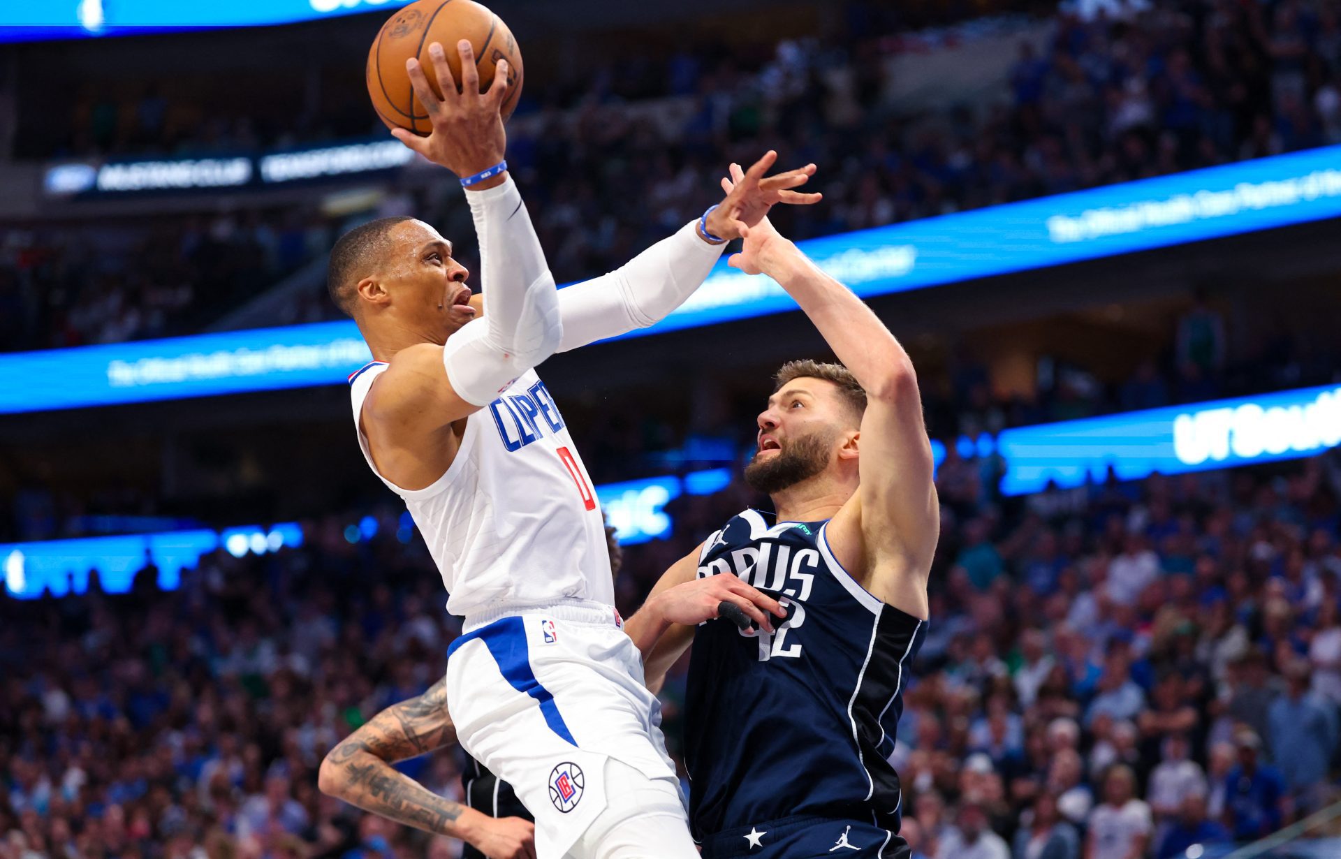 Playoffs NBA Clippers résistent au comeback de Dallas, Knicks battent Sixers