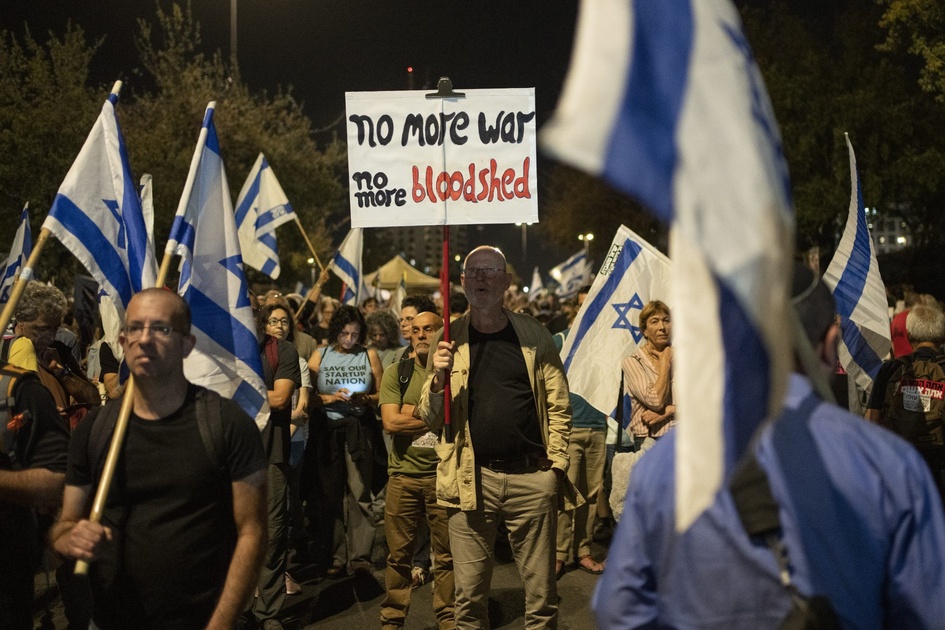 Pourquoi des milliers manifestent contre le gouvernement Netanyahu en Israël