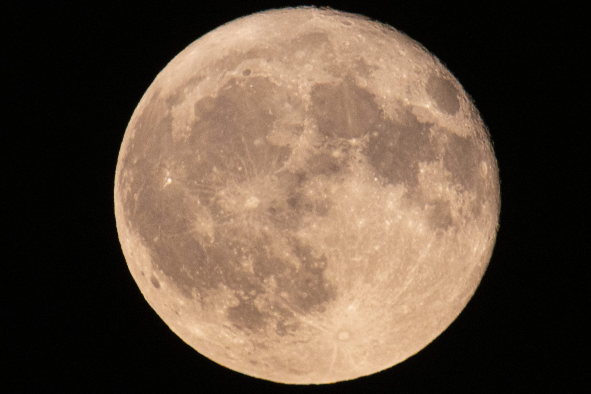Pourquoi la NASA souhaite une zone horaire lunaire