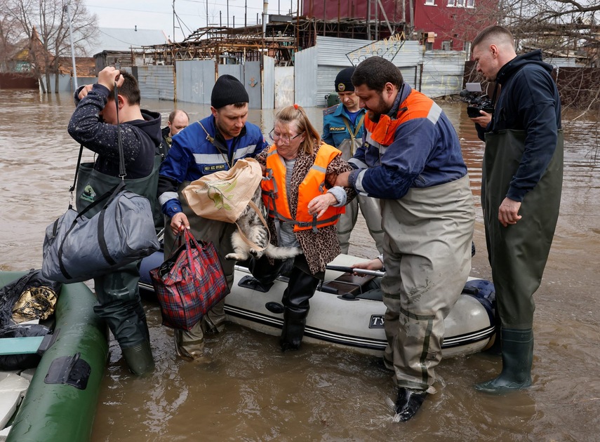 Russie et Kazakhstan évacuent 110 000 face à des inondations historiques